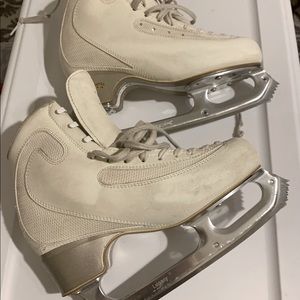 Edea Ice Fly 255B with Matrix blades size 9 1/2